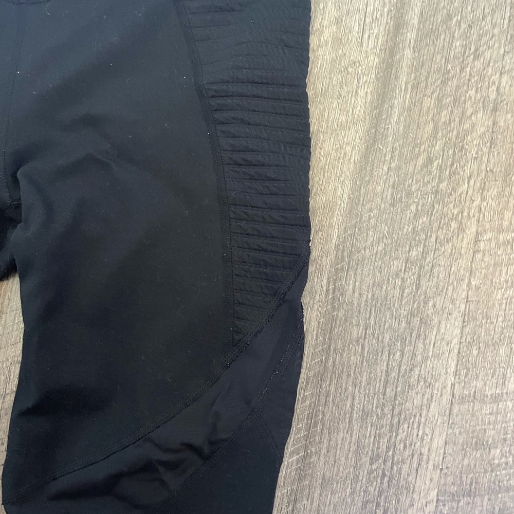 Fabletics Mesh Panel Powerhold Legging - Picture 2 of 4
